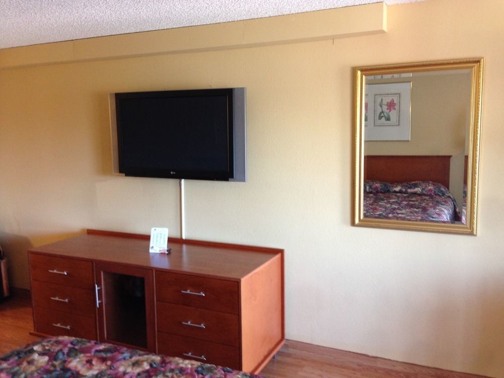 Travelodge By Wyndham Tacoma Near Mcchord Afb Eksteriør bilde